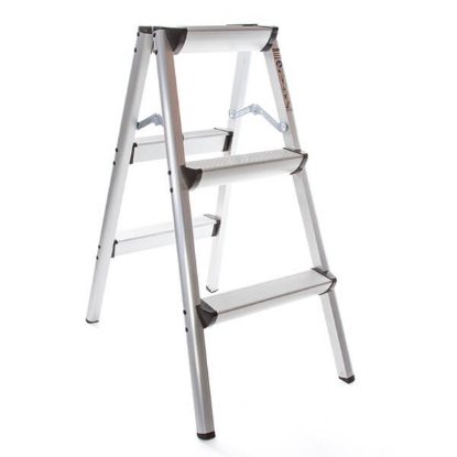zložljiva lestev, dvostranska lestev, aluminijasta lestev, 3 stopnice lestev, lestev z anti-skliženjem, lestev za domača opravila, prenosna lestev, kompaktna lestev, lestev za remont, lestev za notranje delo, lahka lestev, varna lestev, lestev z širokim podestom, zložljiva lestev za transport, lestev z UV zaščito