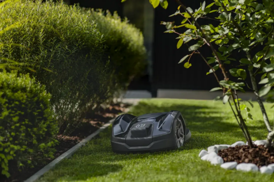 Fotografija izdelka Robotska kosilnica Husqvarna Automower 305E NERA