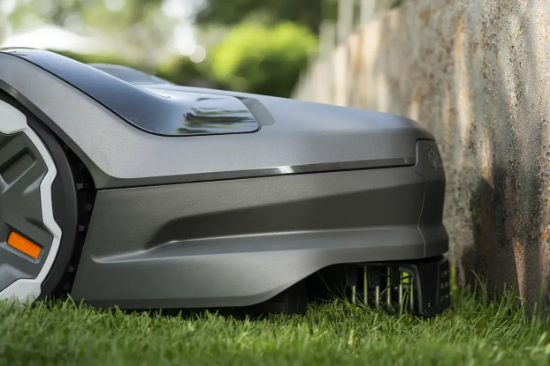 Fotografija izdelka Robotska kosilnica Husqvarna Automower 305E NERA