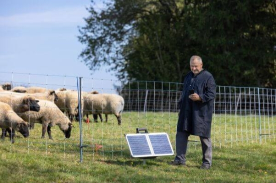 Fotografija izdelka Pastir AKO SunPower S2400  Smart 12V