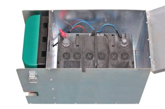 Fotografija izdelka AKO Savanne 2000 s kovinsko škatlo