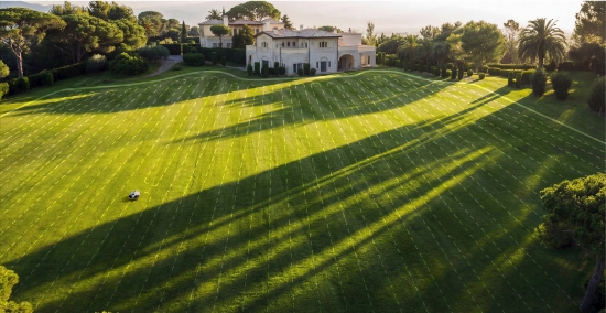 Fotografija izdelka Robotska kosilnica Luba 3 AWD 3000