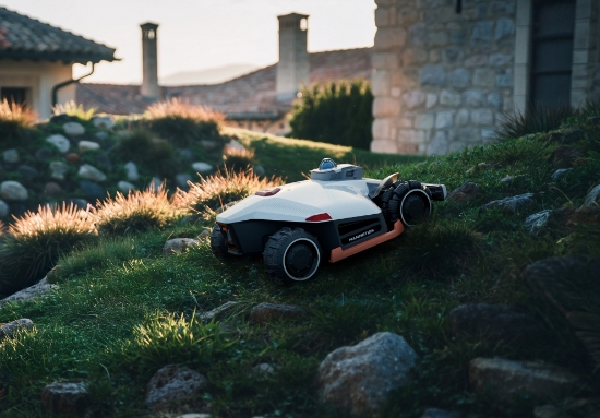 Fotografija izdelka Robotska kosilnica Luba 3 AWD 1500