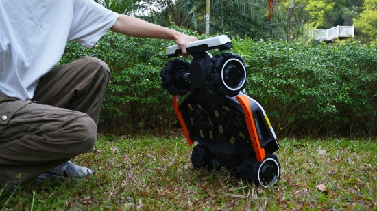 Fotografija izdelka Robotska kosilnica Luba 3 AWD 1500 + gratis hiška do 31.8.2026
