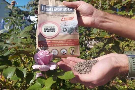 Fotografija izdelka Gnojilo Organske okrasnice in vrtnice 1 kg