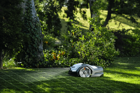 Fotografija izdelka Robotska kosilnica Husqvarna Automower 410VE NERA + gratis hiška do 30.6.2026