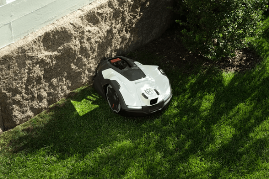 Fotografija izdelka Robotska kosilnica Husqvarna Automower 410VE NERA + gratis hiška do 30.6.2026
