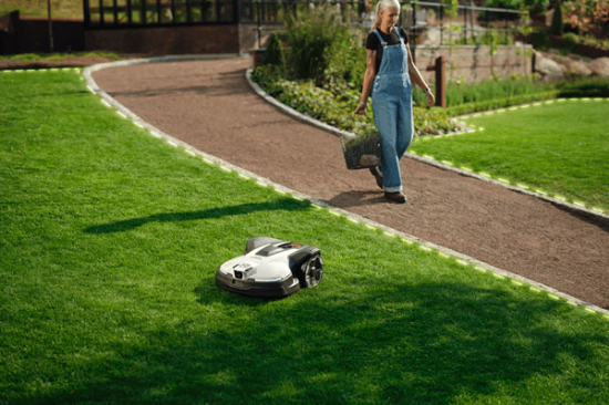 Fotografija izdelka Robotska kosilnica Husqvarna Automower 430V NERA + gratis hiška do 30.6.2026